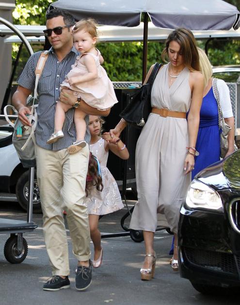 Jessica Alba in Cash Warren