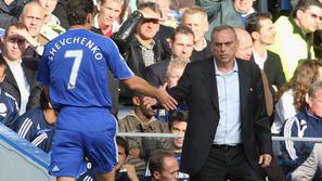 Trener Chelseaja Avram Grant ima poleg nogometnih tudi druge skrbi. Neznanci so 