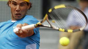 Rafaela Nadala ni zmedla niti publika. Na pesku le še stopnjuje formo. (Foto: Re