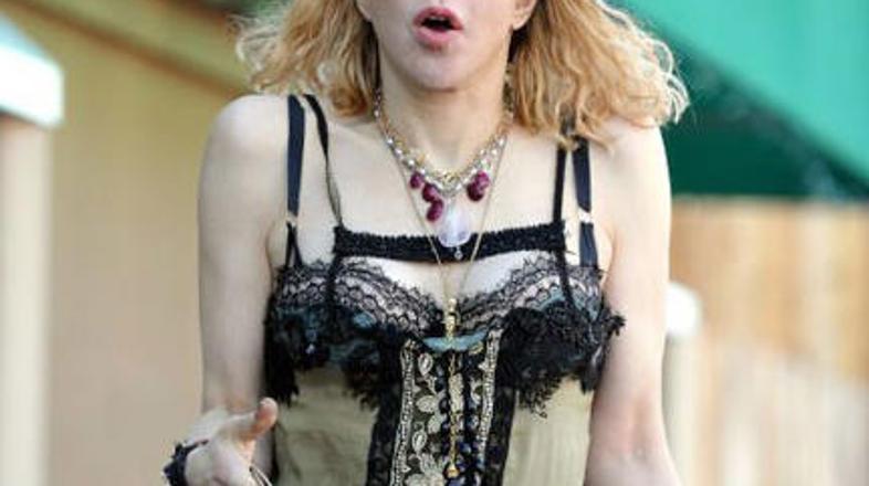 Courtney je brez dlake na jeziku razkrila Gavinove spolne skrivnosti. (Foto: Fly