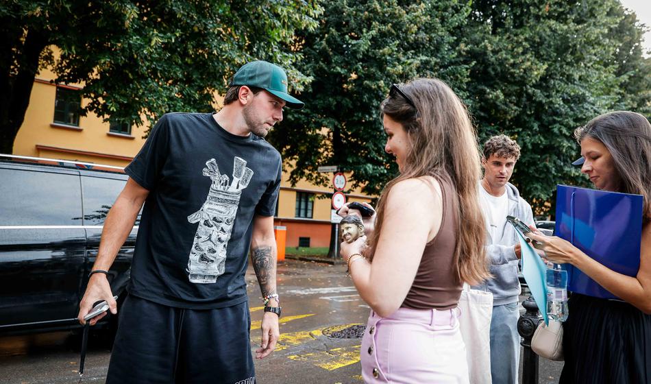 Luka in soigralci navdušeno objavljajo fotografije in posnetke