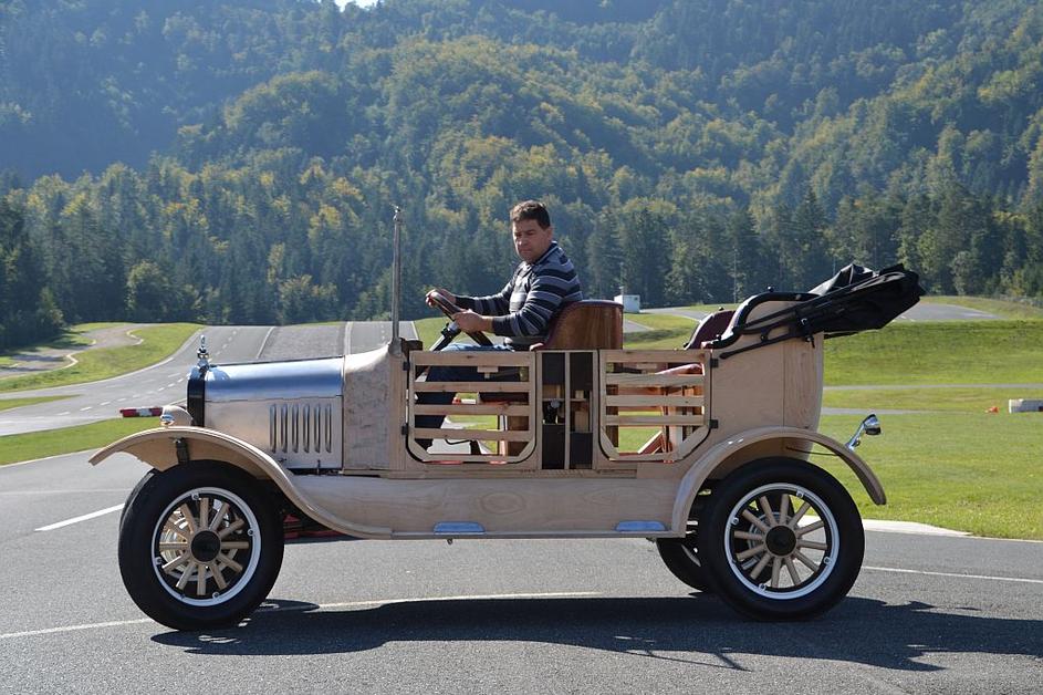 Lesena replika forda T