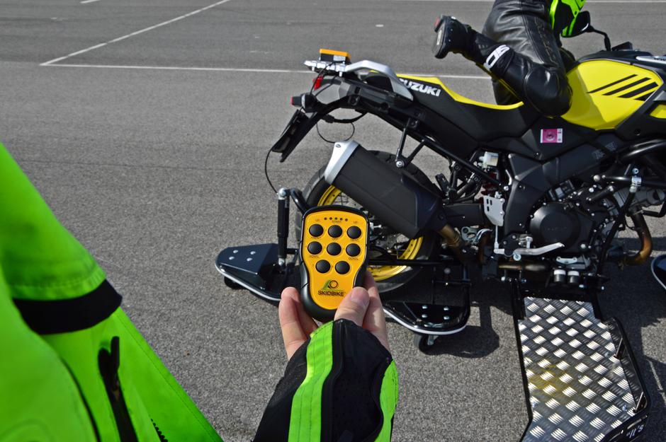 Skid plate motoristi varna vožnja | Avtor: Andrej Leban