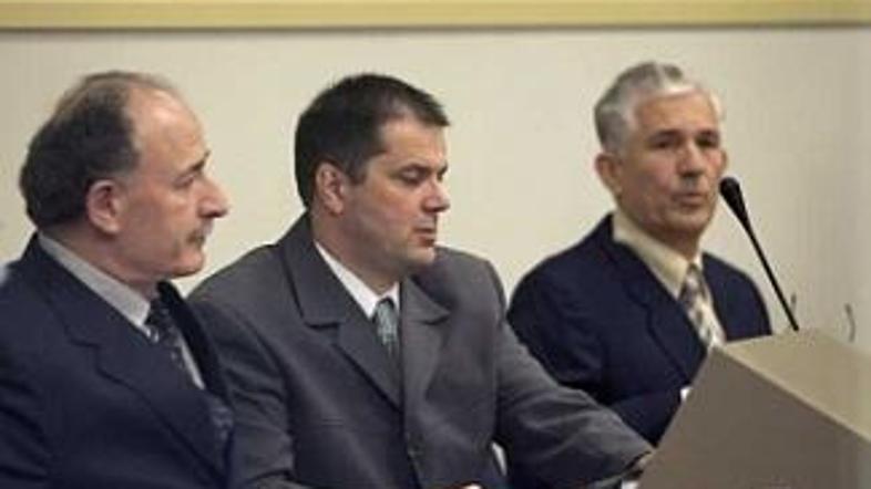 Radića (sredina) je haaško sodišče prejšnji teden oprostilo vojnih zločinov.