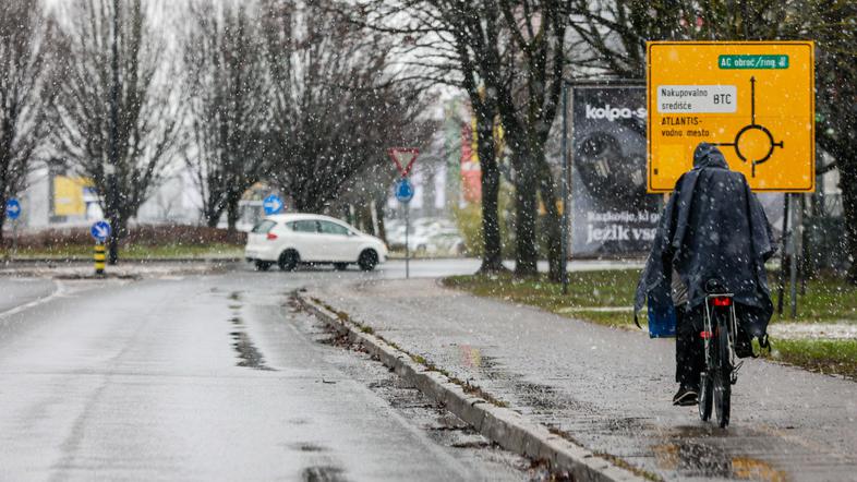 sneg, snežne razmere na cestah, sneženje