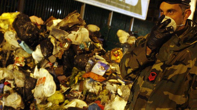 Po mestu se širi neznosen smrad.