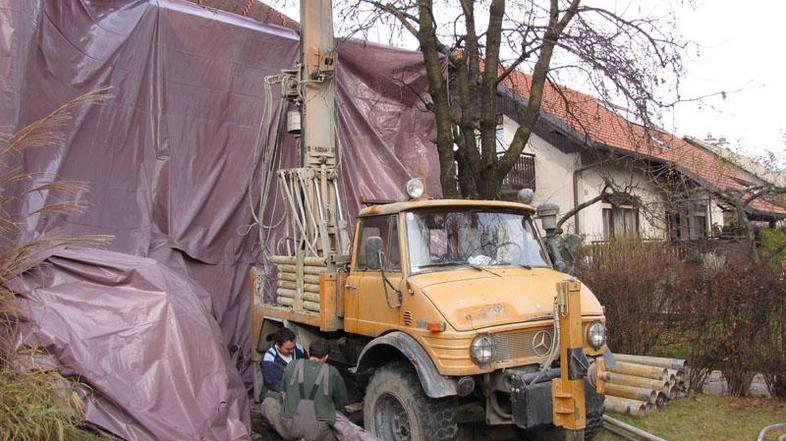 Stroka načeloma podpira vrtine in toplotne črpalke, vendar le v primeru nizkotem