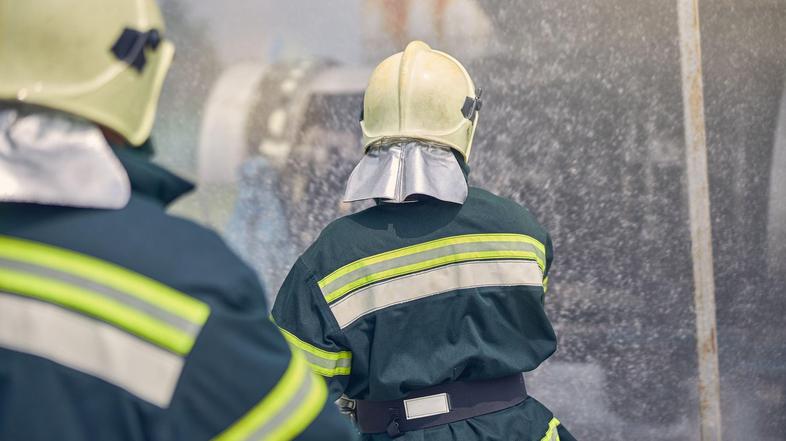 gasilci gasijo požar