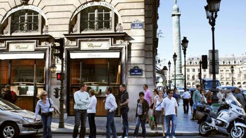 Francoska prestolnica se je v času ropa kopala v soncu, temperature so dosegale 