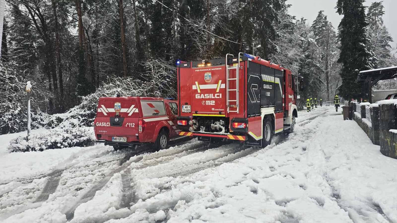 Posredovanje gasilcev zaradi snega