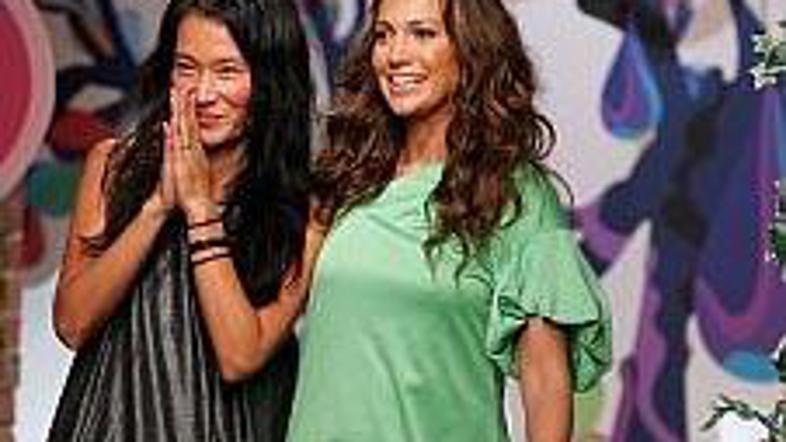 Jennifer Lopez naj bi bila noseča že 12 tednov, a sama to še vedno zanika.