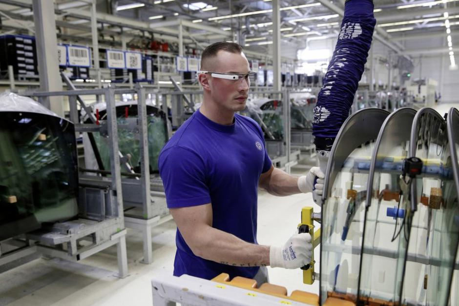 Volkswagnovi delavci s tehnološkimi 3D očali | Avtor: Volkswagen