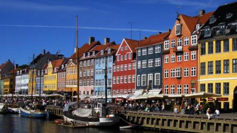 Pisane hiše v Köbenhavnu, prestolnici najbolj srečne dežele na svetu.