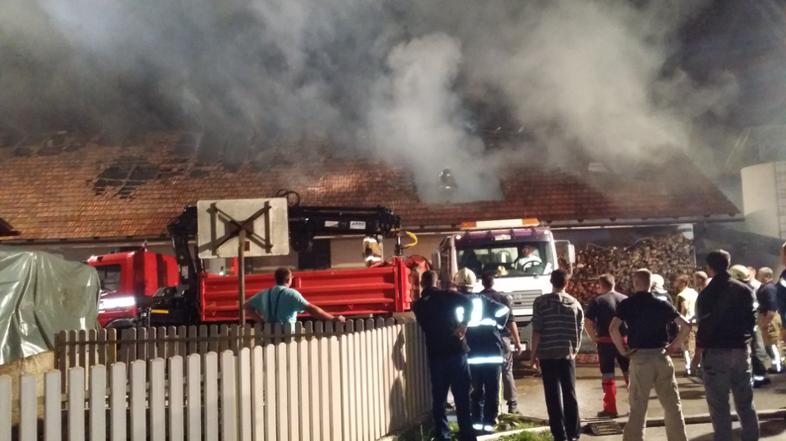 Požar hleva v Mostah