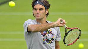 Federer je tekom vikenda preizkusil sveto travo. Zdaj se začenja zares. (Foto: R