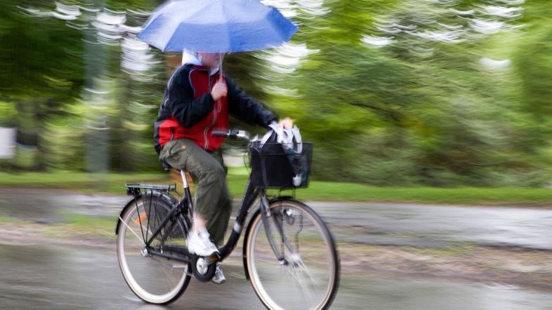 kolo kolesar dežnik