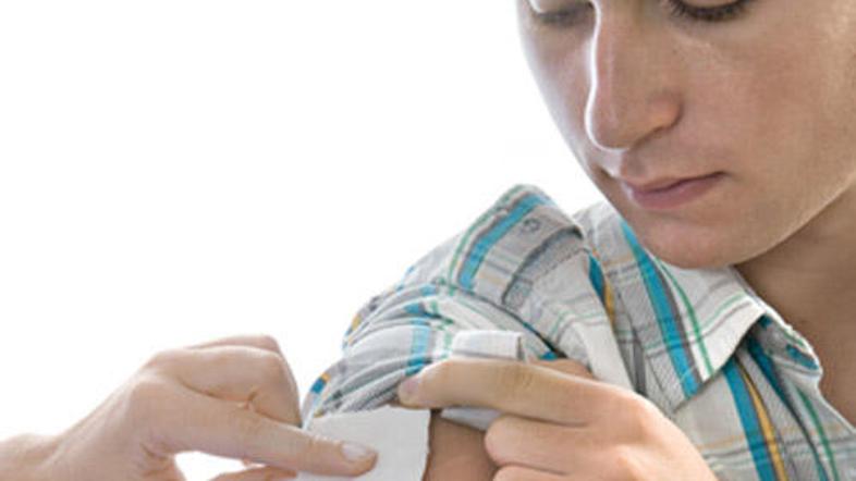 Trenutno pri nas še vedno cepijo le kronične bolnike. (Foto: Žurnal24)