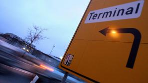 V Luki Koper niso povedali, koliko so plačali za nakup zemljišč v Sežani. (Foto: