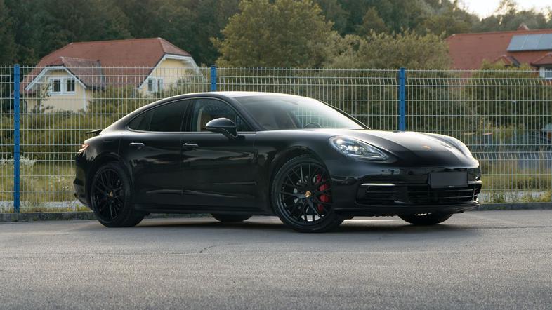 Dončićev Porsche Panamera 4