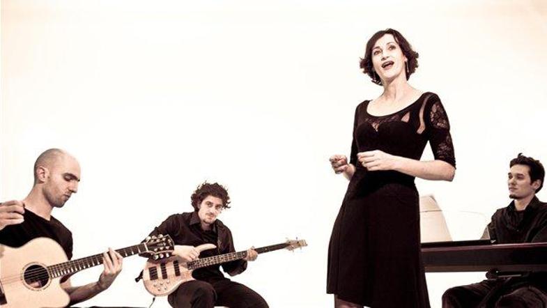 Pesmi, zbrane v Obleci me v poljub, so nastajale zadnjih petnajst let.  (Foto: A