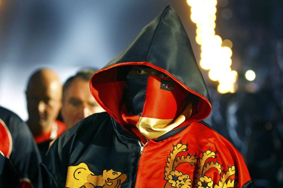 Vitalij Kličko proti Derrecku Chisori