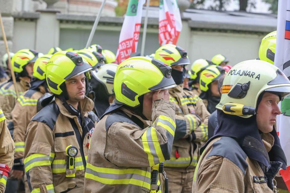 Protest poklicnih gasilcev