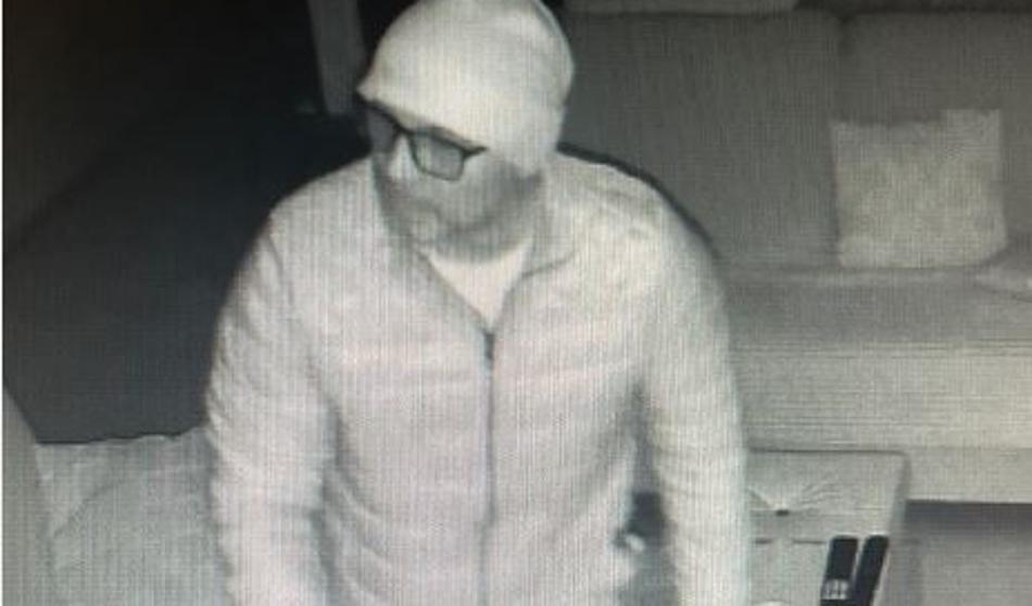 Policija prosi za pomoč: Prepoznate tega moškega?