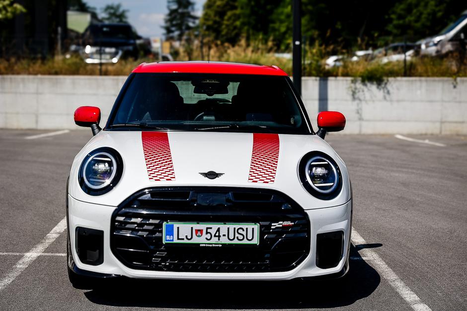 primerjava mini cooper S in mini aceman | Avtor: Saša Despot