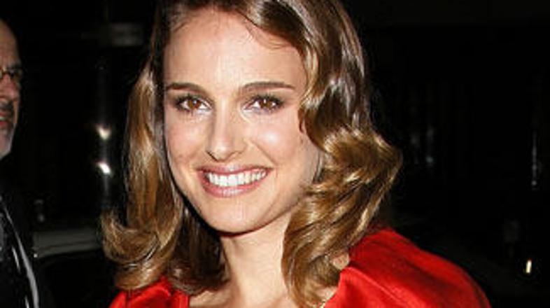 Natalie Portman se zna obleči lepo.