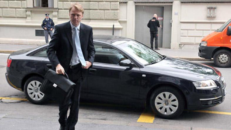 Tudi minister Gregor Golobič je na sejo vlade zamudil.