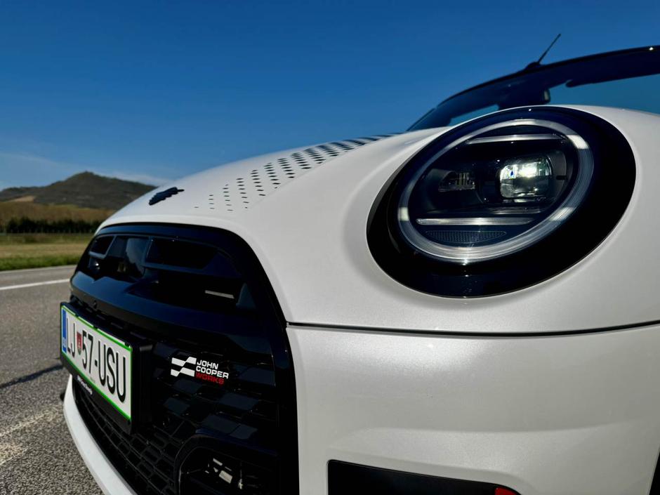 BMW 235 in MINI JCW cabrio | Avtor: Andrej Leban