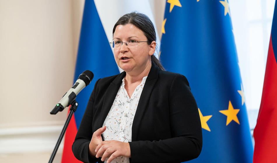 Resnica nad nevladnika, poslanka je vložila kazensko ovadbo