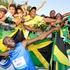 Usain Bolt prvič letos spet sprinta in z jamajšo puščico se veseli njegova zvest