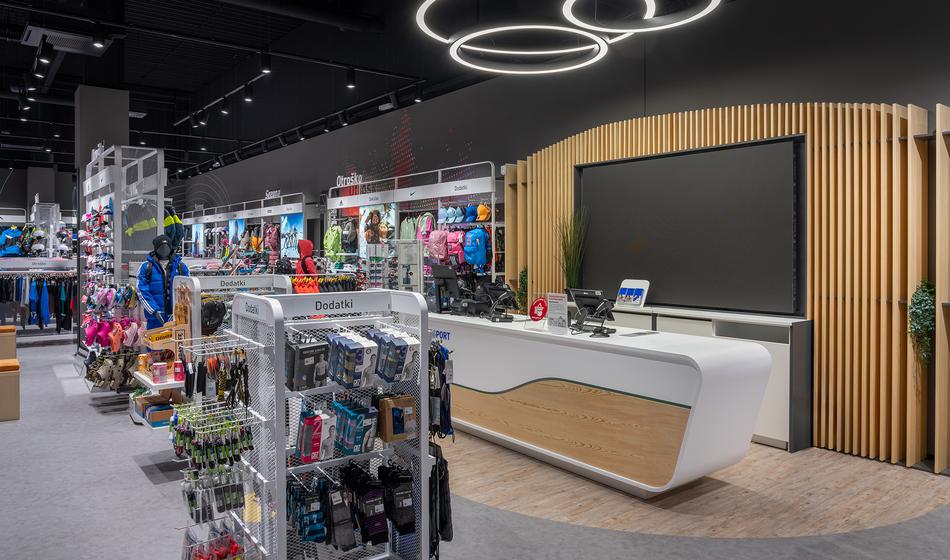 Tuj velikan prevzema znano verigo, ki pri nas zaposluje več sto ljudi