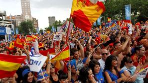 Aktualni evropski prvaki Španci se lahko v nedeljo okitijo s prvim naslovom svet