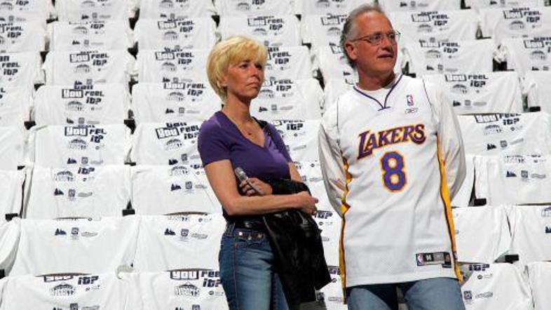 Američani vse bolj varčujejo z denarjem, kar se močno pozna pri obisku tekem lig