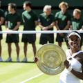 Venus Williams je z izjemno igro premagala mlajšo sestro.