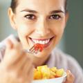 Dan lahko zdravo začnete s svežim sadjem. (Foto: Shutterstock)
