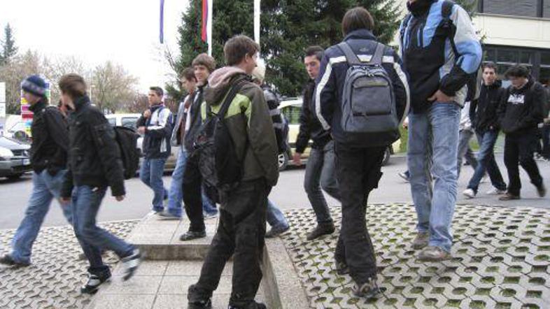 Velika večina najstnikov, ki trpi zaradi motenj hranjenja, poišče pomoč šele po 