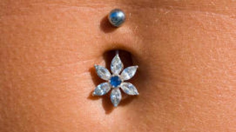 Američanka trdi, da si je pred odhodom na letalo morala s kleščami odstraniti pi