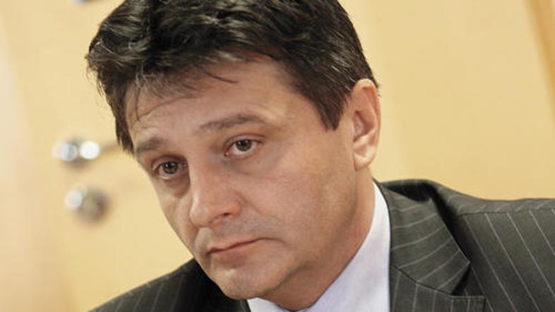 Prvi mož Kontrole zračnega prometa naj bi bil v zadnjih treh dneh prezaposlen, d