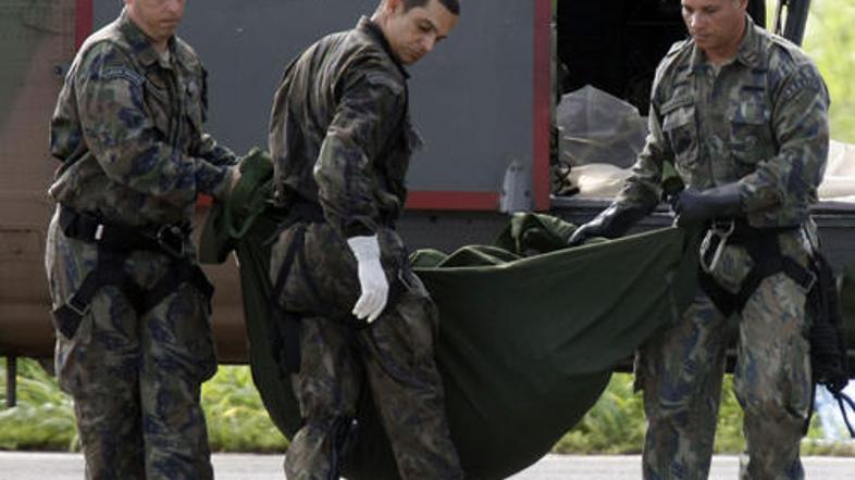 Vojska je prenehala z iskanjem trupel in ostankov letala.