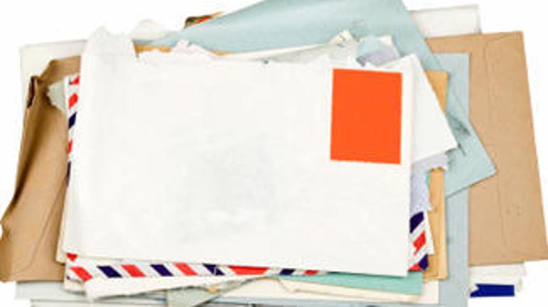 Pisma naj bi vsebovala cianovodikovo ali klorovodikovo kislino.