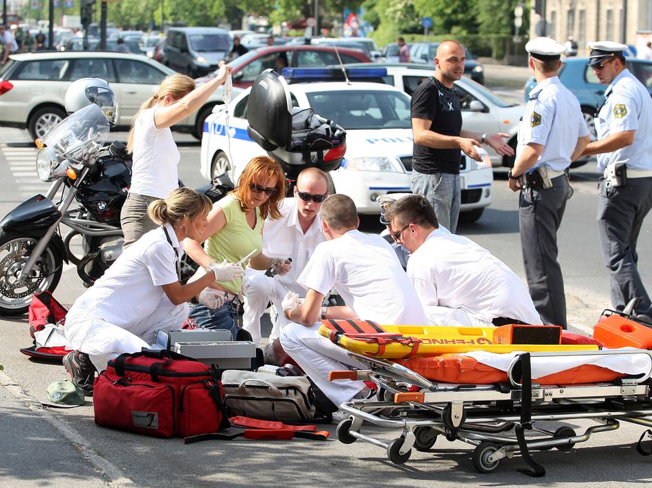 Četudi v prometni nesreči na Celovški cesti ranjenih ni bilo, je morala posredov