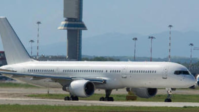 Na letalu je bilo le 15 potnikov, ki so prav tako lahko mirno nadaljevali svojo 