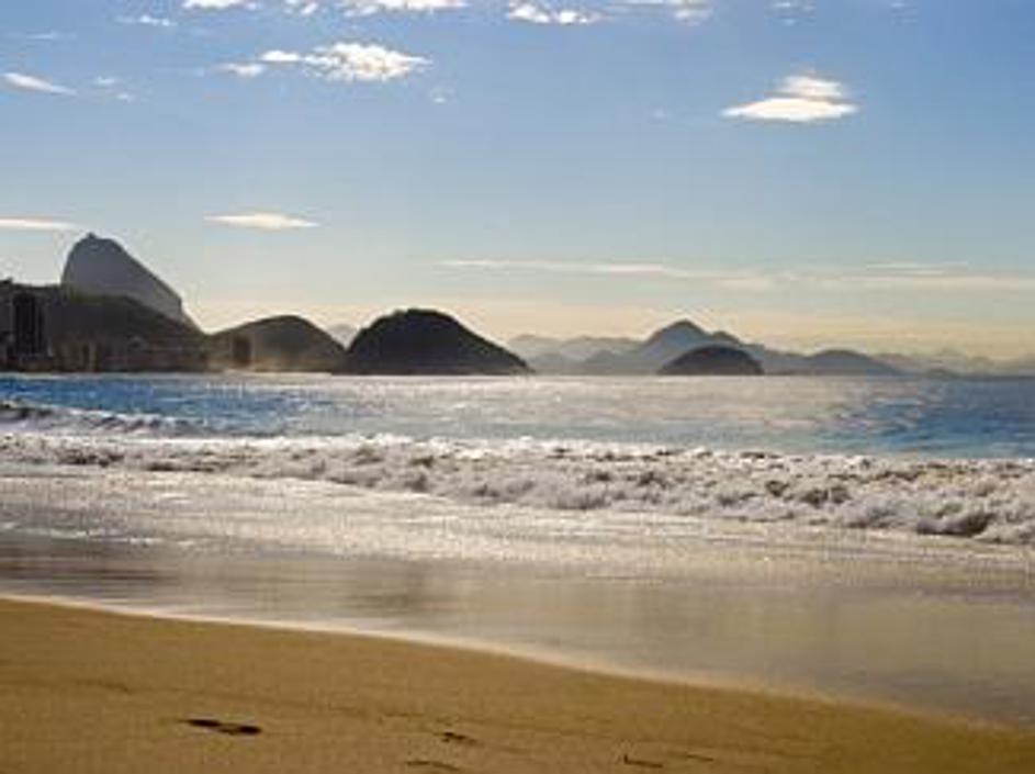 Valovi, pesek in morje pomanjkljivih bikinijev – hedonistični raj v Riu de Janei