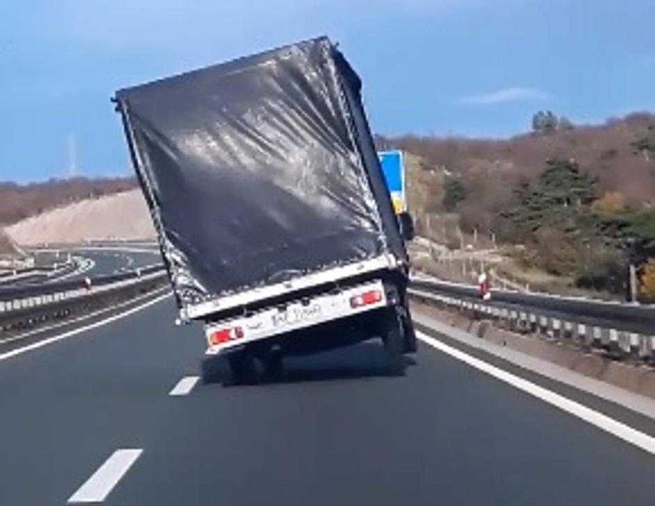 avtocesta kamion burja | Avtor: Facebook/Danijel Draca