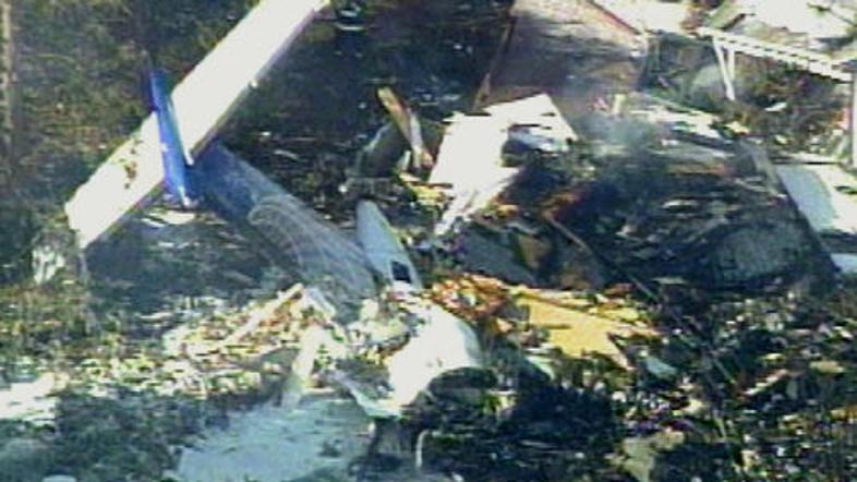 Posadka naj bi tik pred padcem opazila led na oknih in krilih letala.