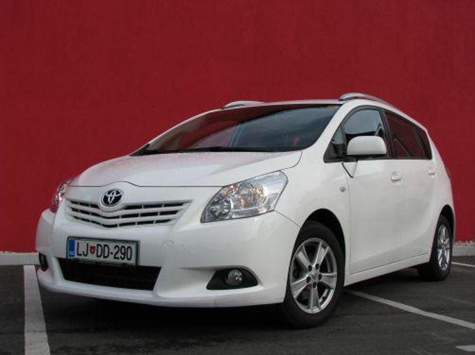 Na prvi pogled se ne razlikuje veliko od predhodnika. Novosti so predvsem očem s