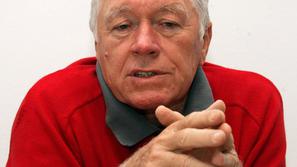 O izplačilih po domače je Vogrinec leta 2008 dejal, da formalnopravno morda res 